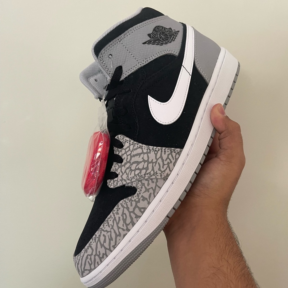Air Jordan 1 mid SE deadstock